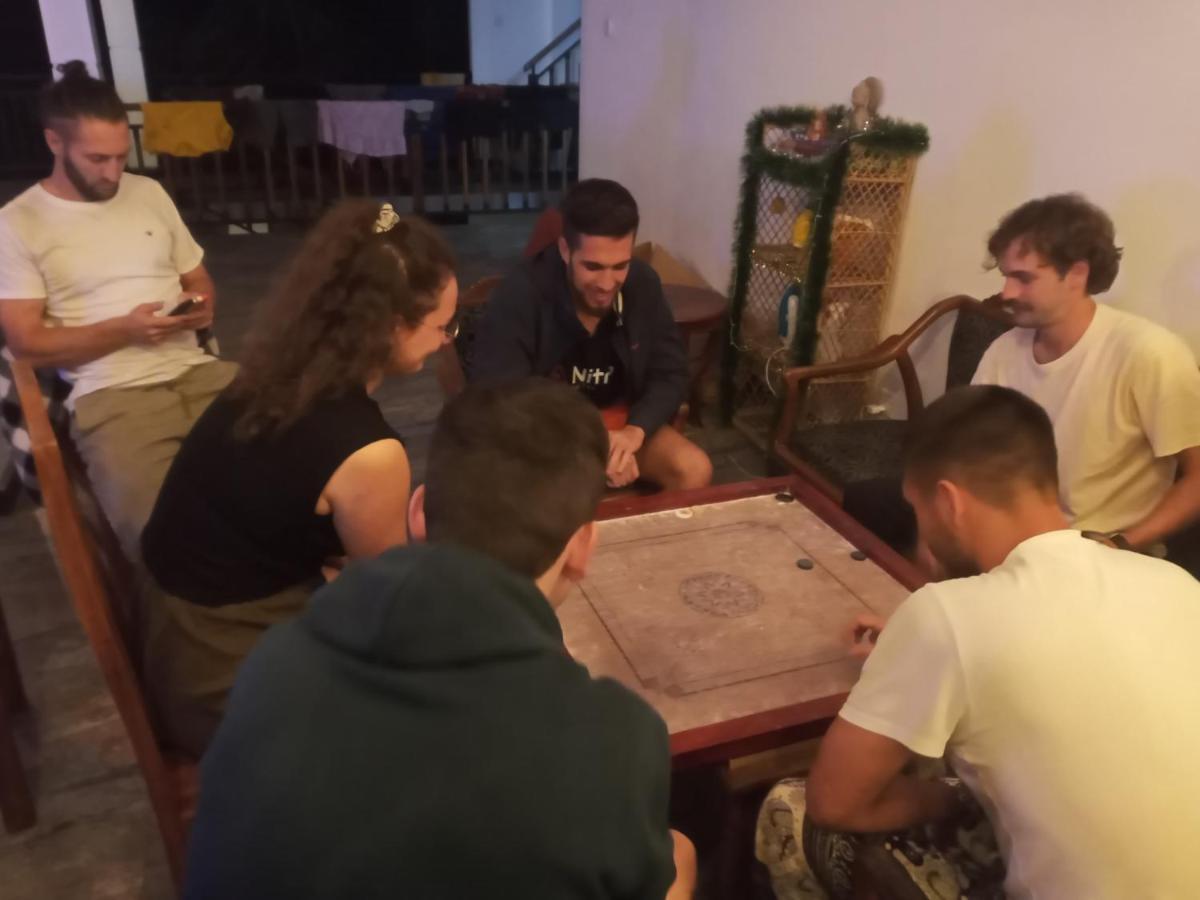 One More Night Hostel Сигирия Екстериор снимка