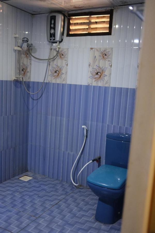 One More Night Hostel Сигирия Екстериор снимка