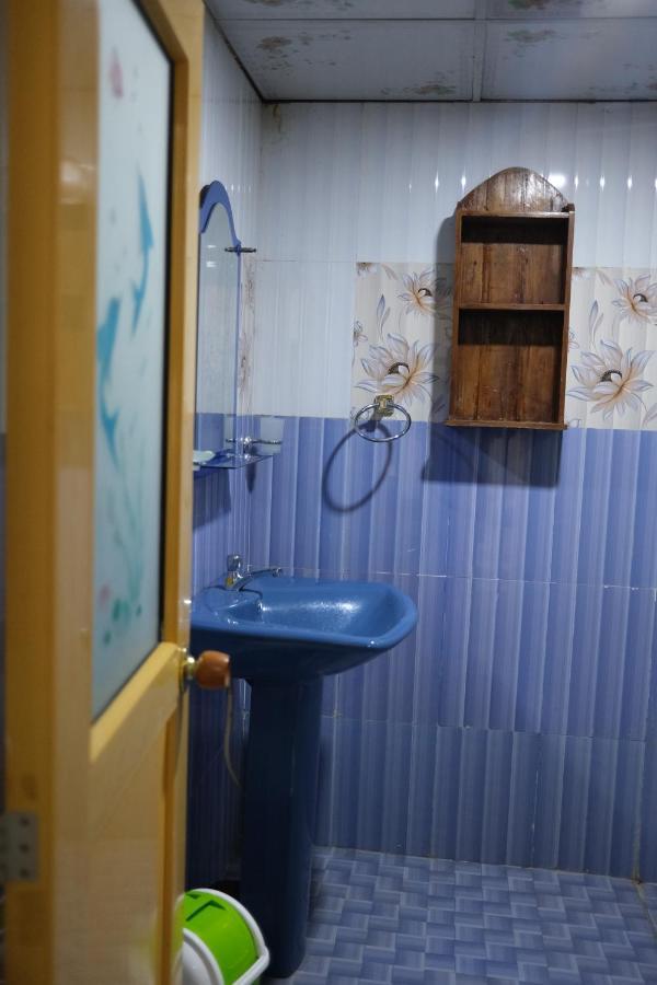 One More Night Hostel Сигирия Екстериор снимка