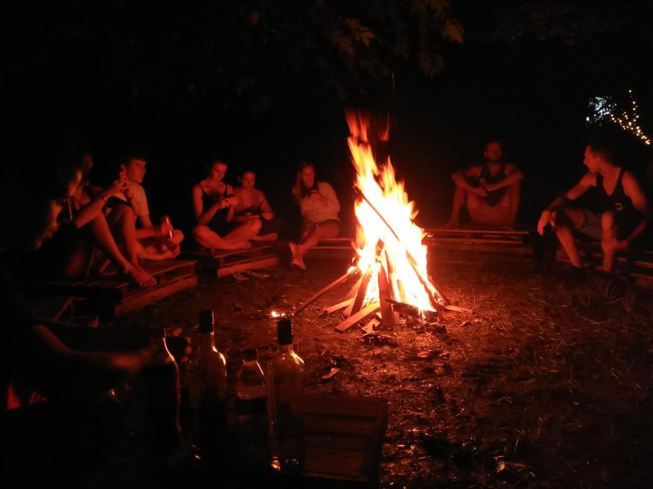 One More Night Hostel Сигирия Екстериор снимка